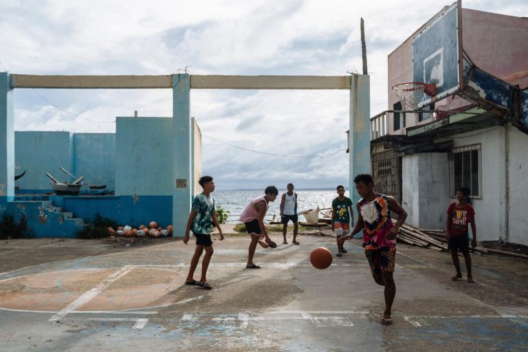 découvrez le parcours difficile de l'équipe des gilas philippines pour se qualifier à la coupe du monde fiba, entre défis, détermination et passion.