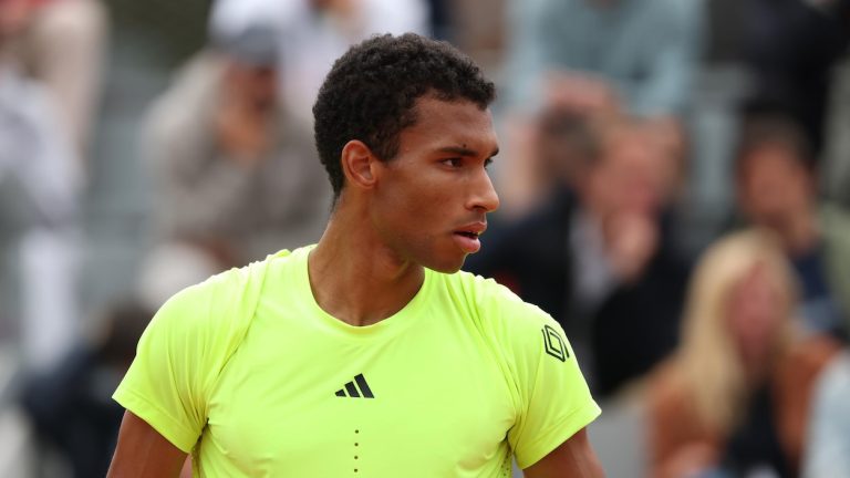 découvrez comment un allié clé a permis à fils de réaliser un comeback impressionnant face à auger-aliassime dans un match intense et plein de suspense.