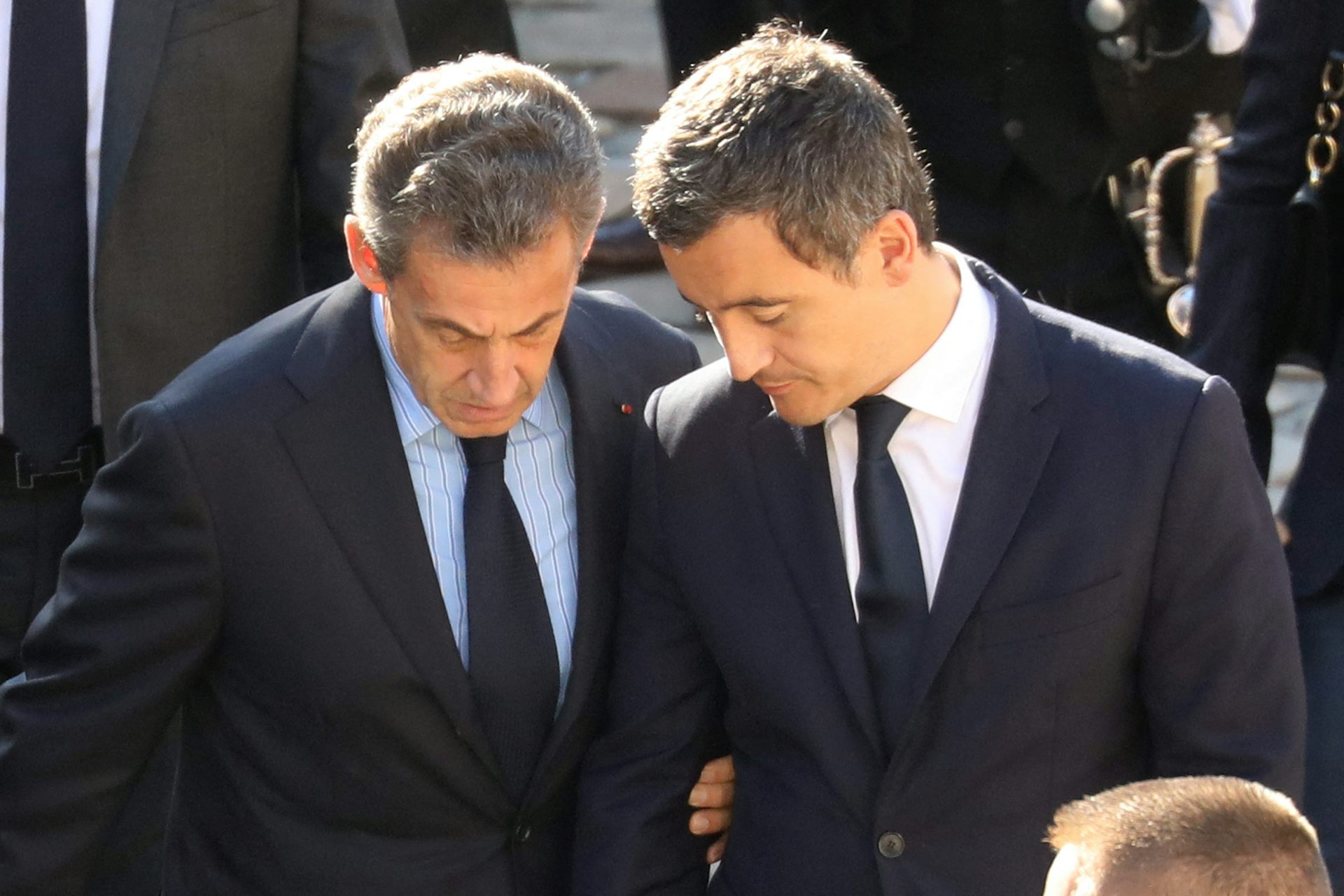 découvrez les détails de la menace reçue par udvardy et les mesures prises pour assurer sa sécurité.