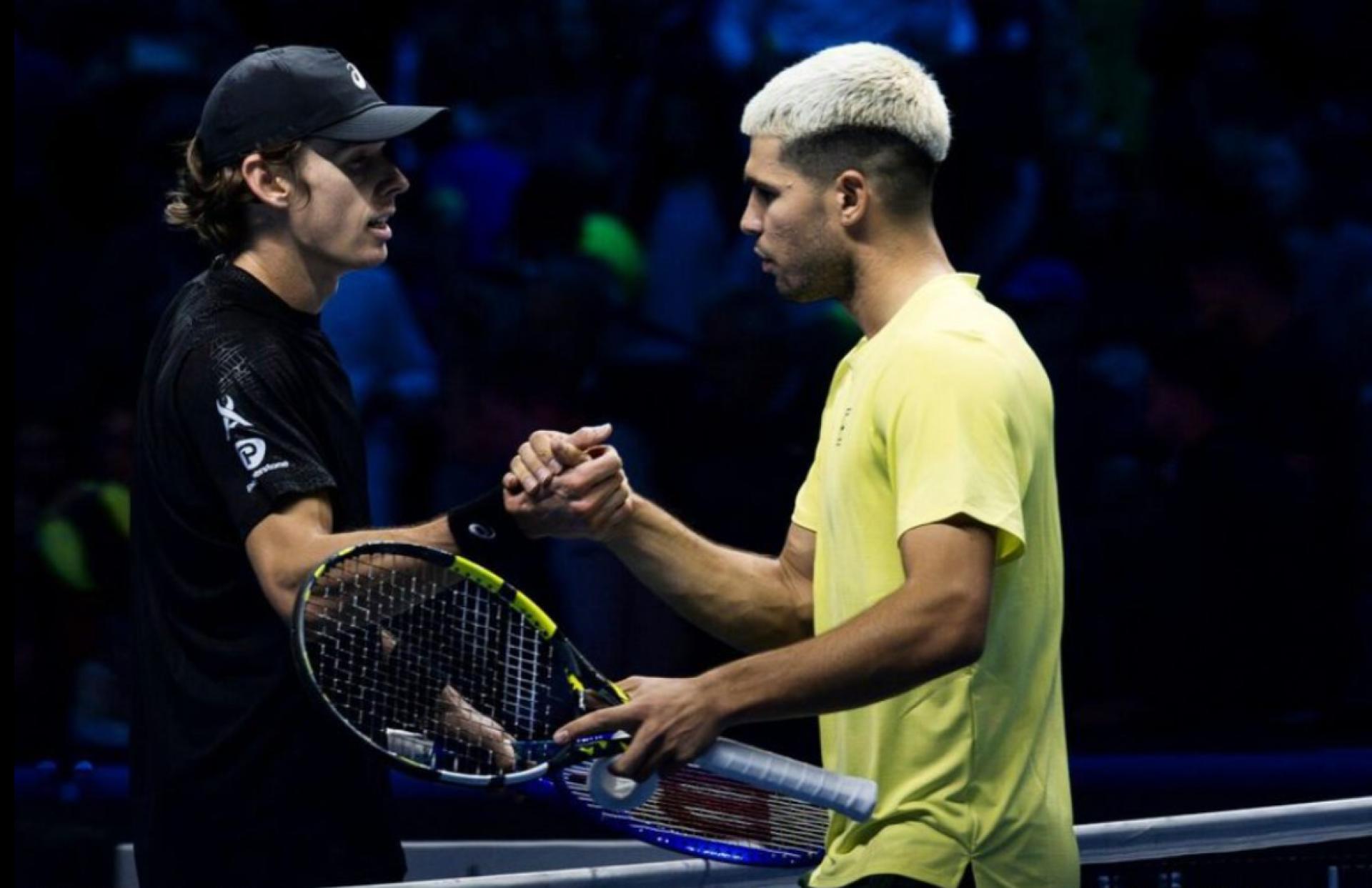 une star du tennis accuse certains joueurs de l'atp de volontairement laisser filer des sets, suscitant la controverse dans le monde du tennis.