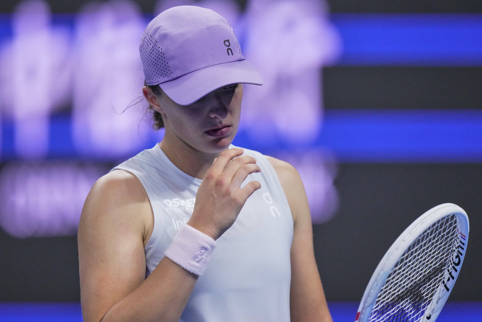 découvrez l'enquête exclusive sur la menace qui plane autour d'une star du tennis féminin dans le circuit wta. analyse et révélations à ne pas manquer.