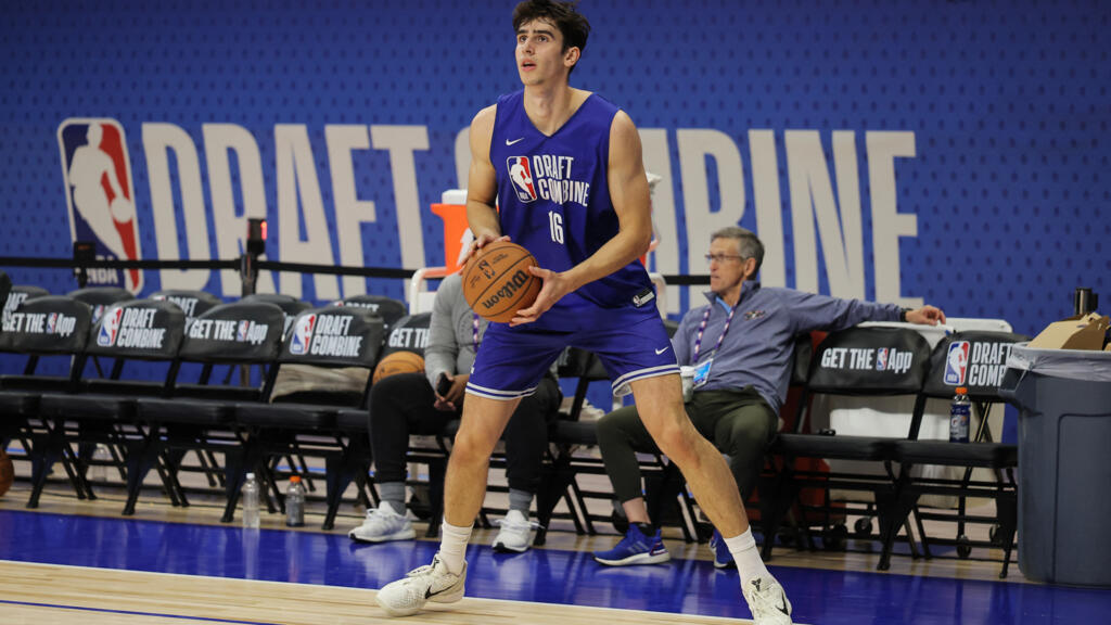 découvrez le top 10 des meilleurs joueurs de basketball universitaire, leurs performances dans les tournois et les conférences incontournables de la saison.