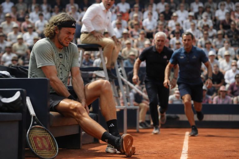 le tournoi de munich bouleversé par l'abandon de stefanos tsitsipas en plein match, une décision surprise qui change le cours de la compétition.