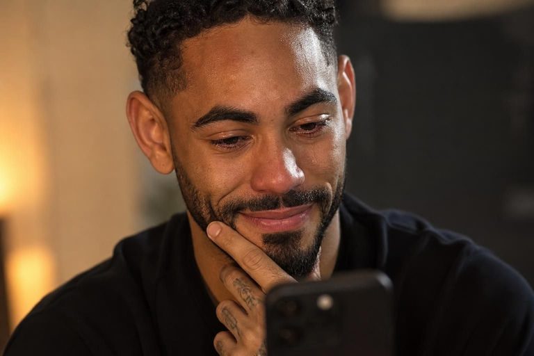 découvrez la réaction émouvante de matheus cunha, bouleversé et fier à la suite du message touchant de ronaldo.