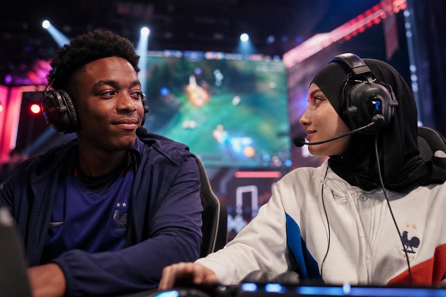 découvrez le point de vue unique de deux figures majeures françaises sur la fierté, les ambitions sportives et la diversité dans l’esports world cup, un événement phare du gaming compétitif.